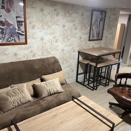 Konukevi Les Logis Du Landron 3*